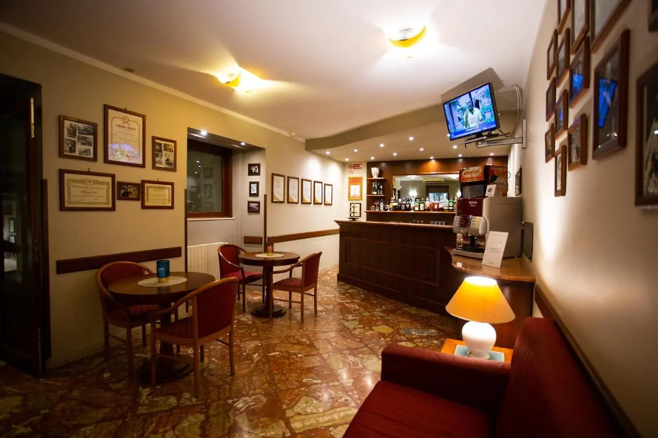 Hotel Posta Palermo 3*,